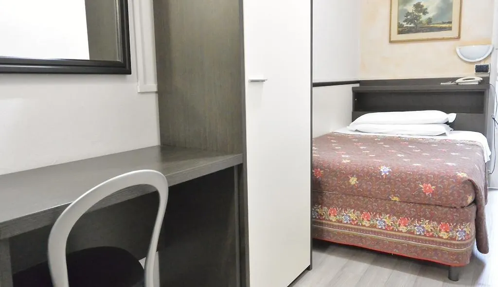 Hotel Arno Milan 0*,  Italy